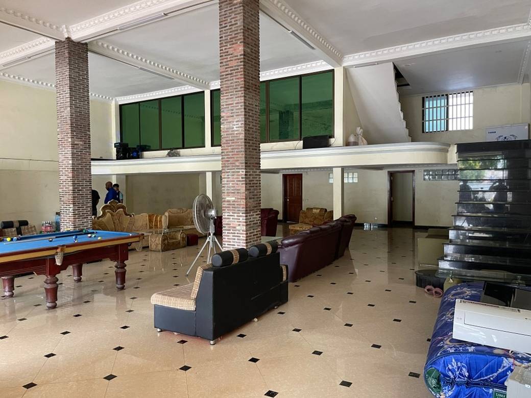 8 Bedrooms Flat For Sale for $530,000