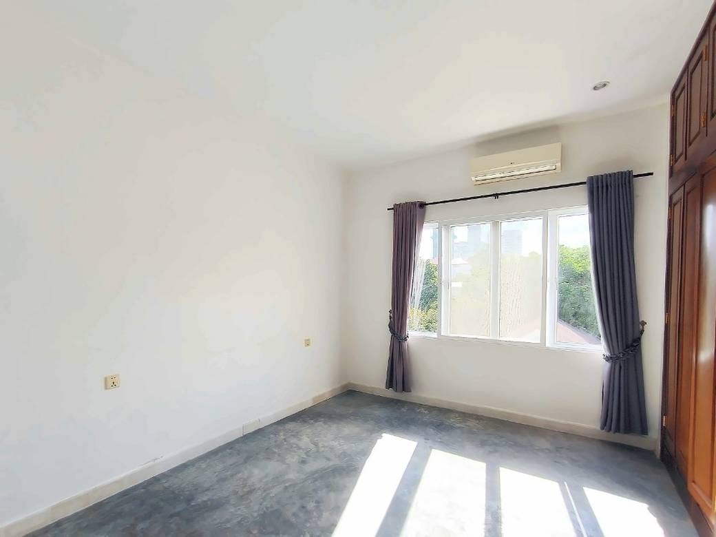 Apartment For Rent in Chamkarmon $1,800