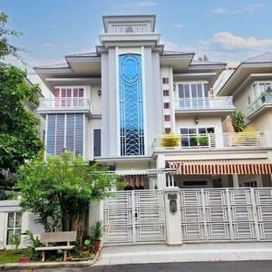 7 Bedrooms Villa For Sale