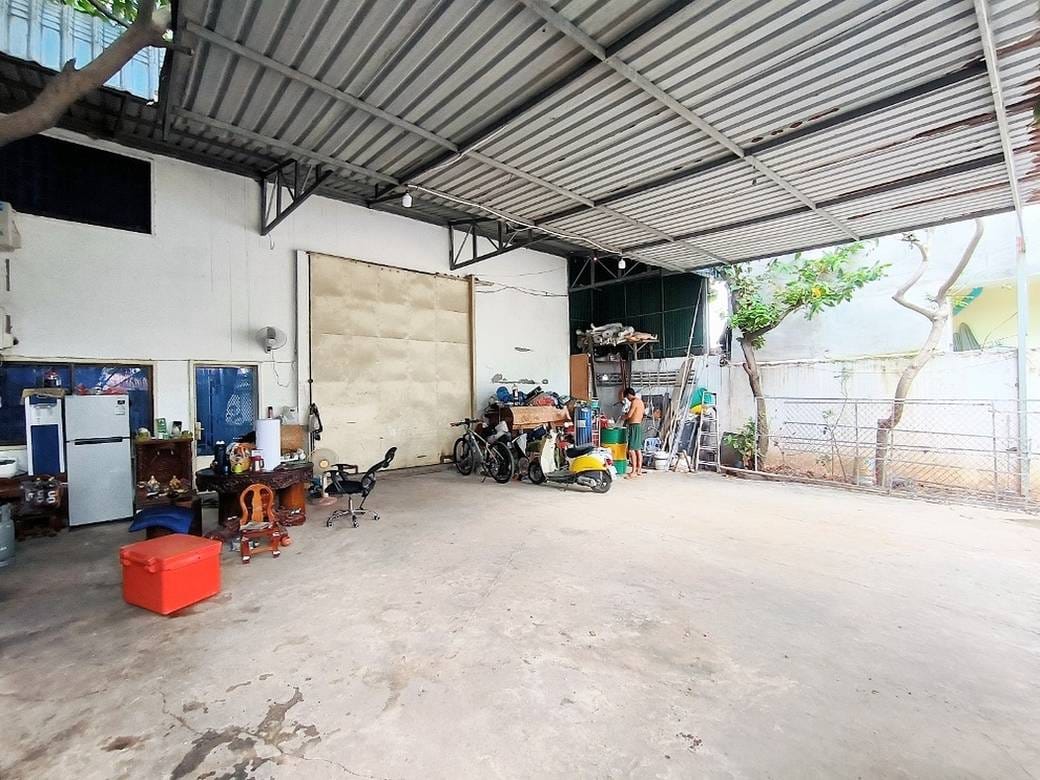 Entrepôt For Sale & Rent de 432 m² de terrain