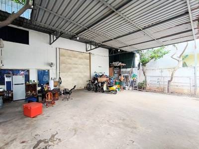 Entrepôt For Sale & Rent de 432 m² de terrain