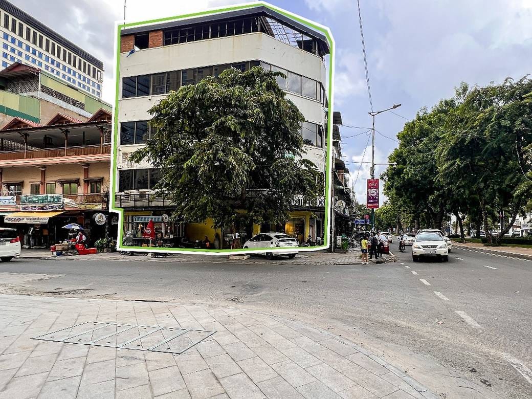 57 sqm Land Size Shophouse Na prodej