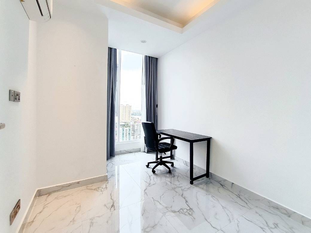 91 sqm Living Size Condo For Rent in Boeng Keng Kang