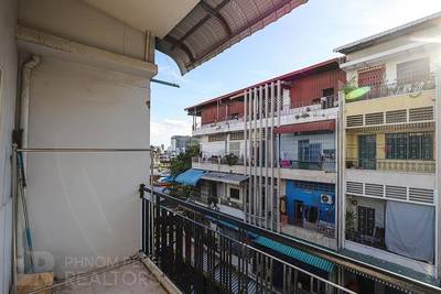Flat House For Rent in Phsar Kandal I, Daun Penh, Phnom Penh