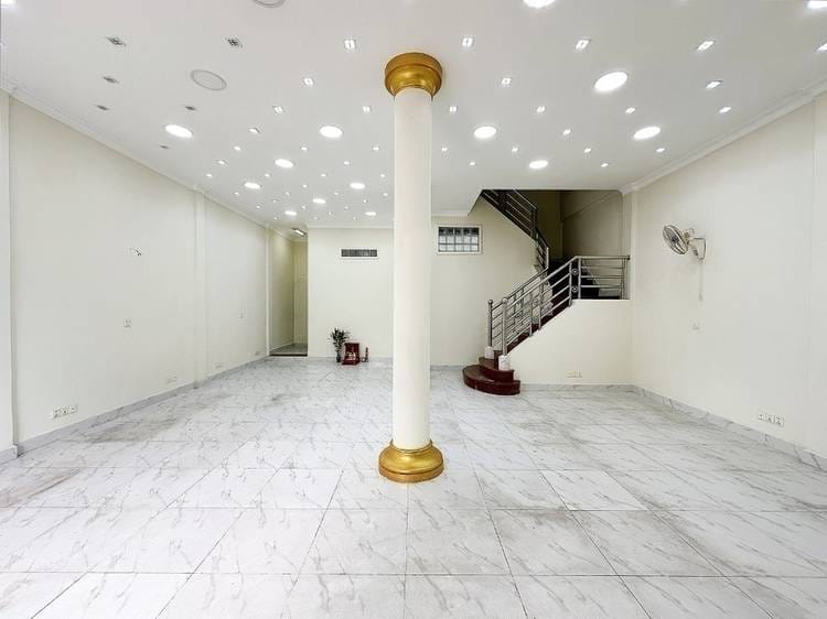 Maison-boutique À louer à Tuek L'ak 1, Toul Kork, Phnom Penh
