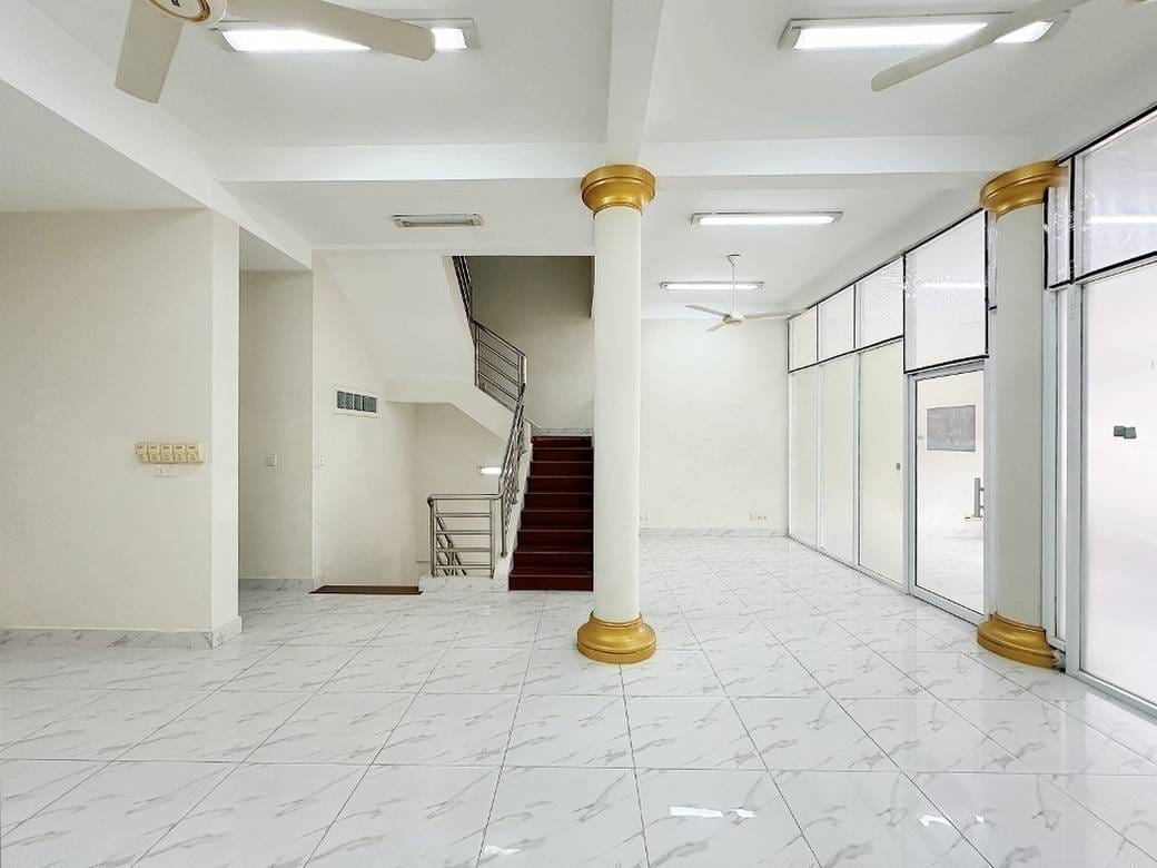 $3,000 Shophouse