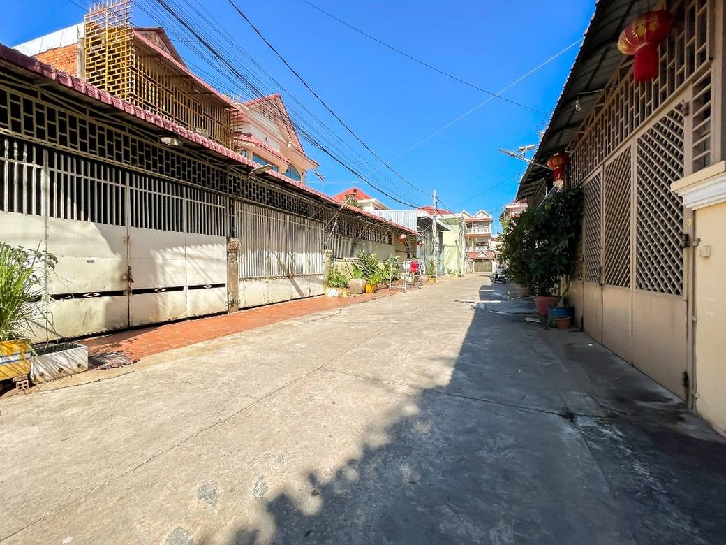 $880,000 Villa