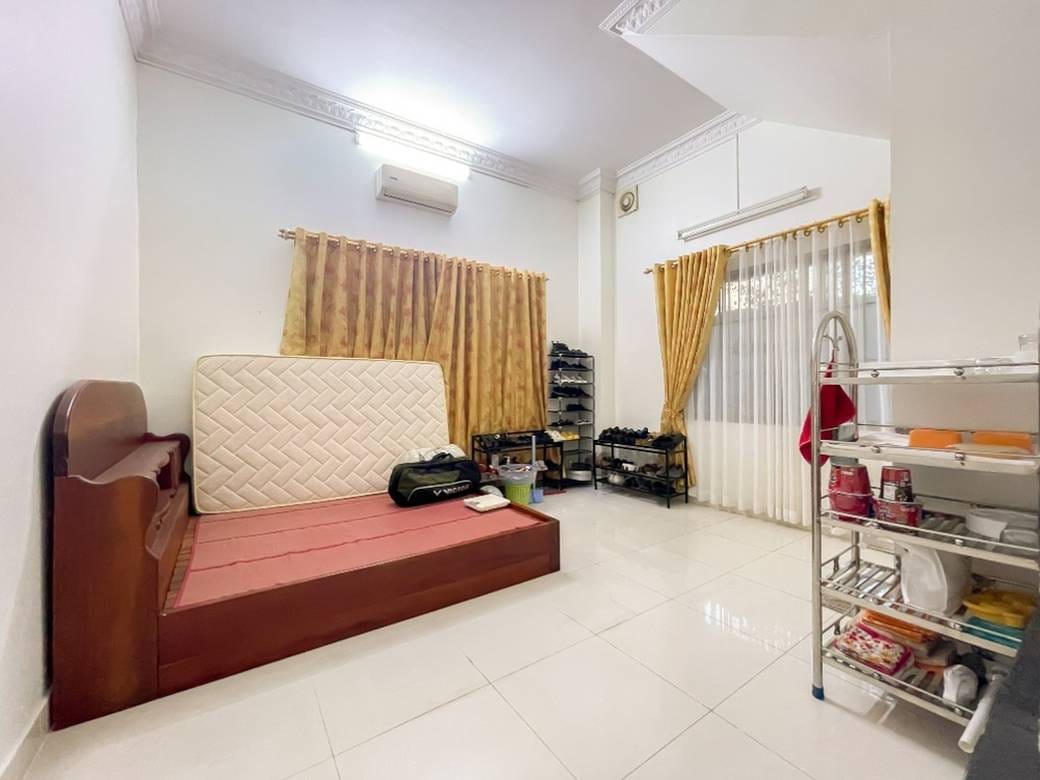 916 sqm Land Size Villa For Sale