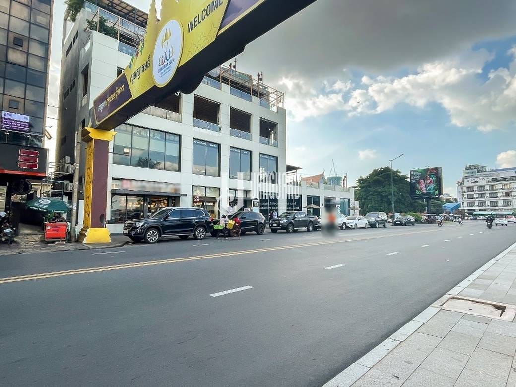 119 sqm Land Size Budova K pronájmu