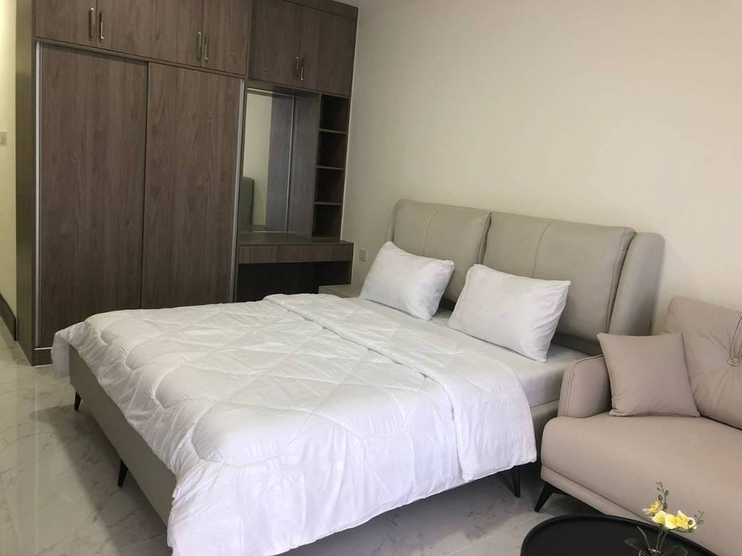 $350 Condo