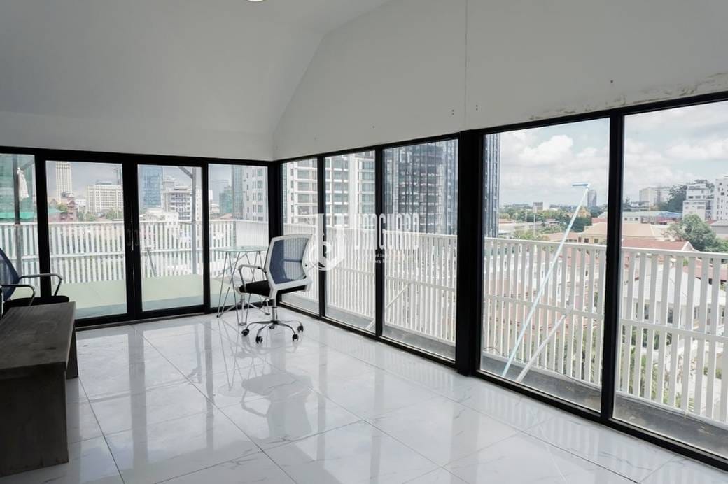 77 sqm Living Size Офисы Для Аренды in Daun Penh