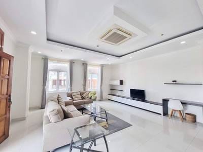 188 sqm Living Size Apartment For Rent in Boeng Keng Kang