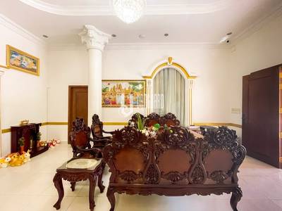 $880,000 Vila