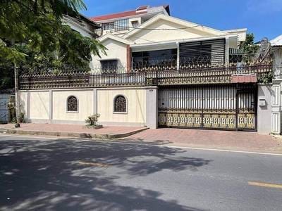 10 Bedrooms Villa For Sale