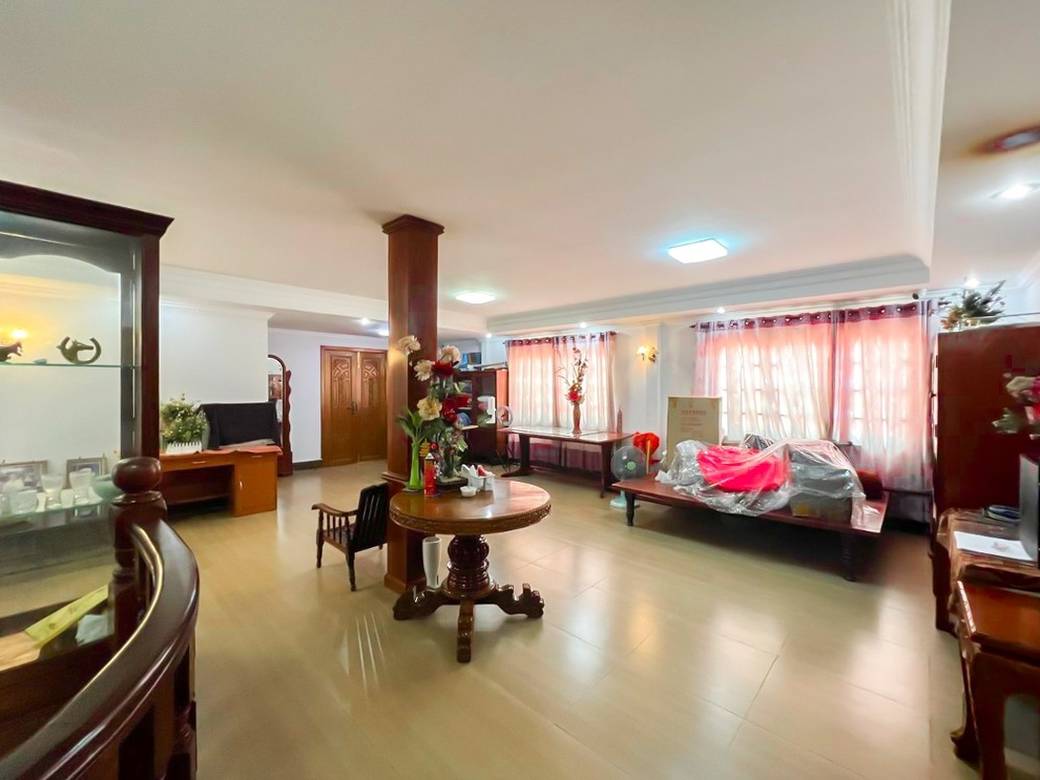 154 sqm Living Size Apartment For Sale in Chamkarmon
