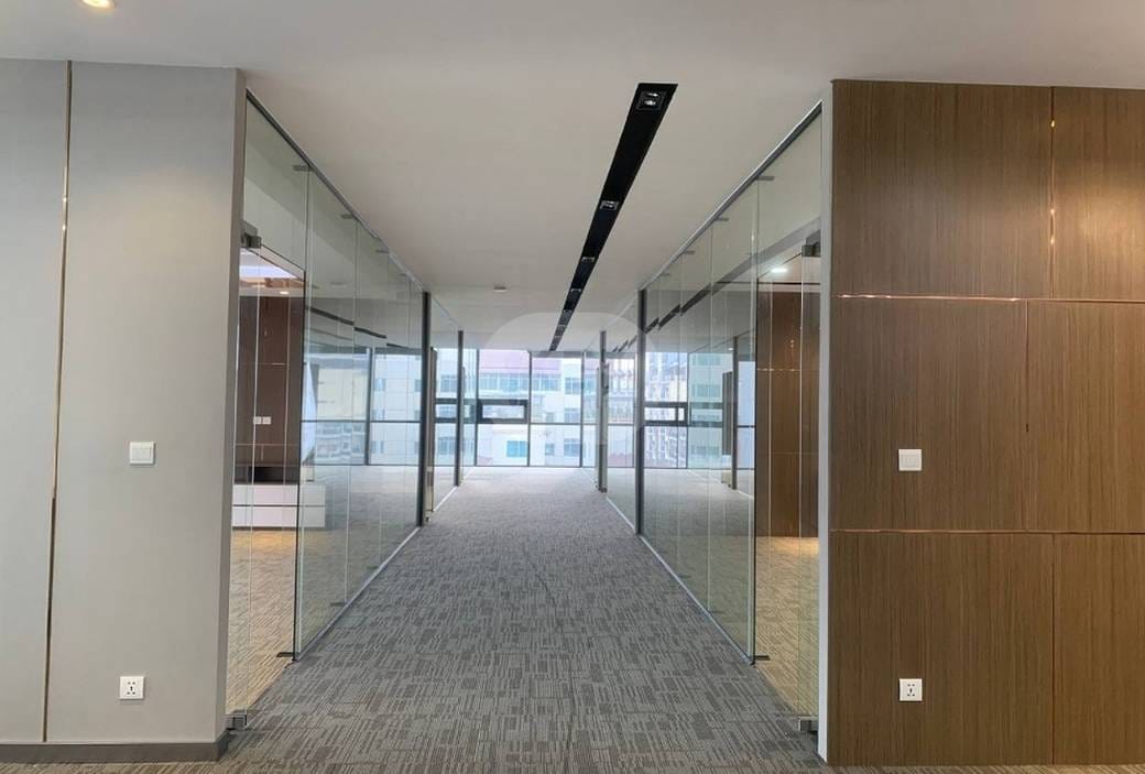 300 sqm Living Size Kanceláře K pronájmu in Boeng Keng Kang