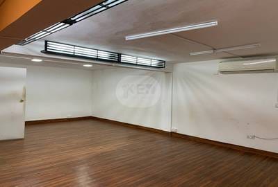 Bureaux À louer de 65 m² habitables à Daun Penh