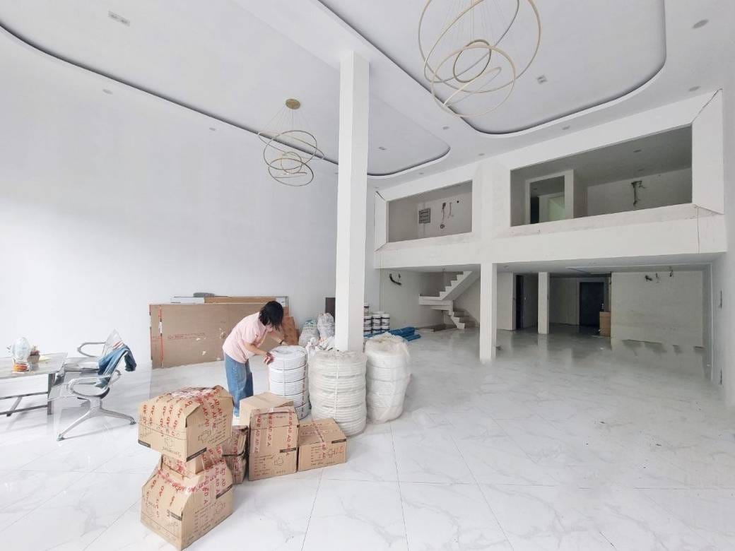 227 sqm Land Size Budova For Sale & Rent