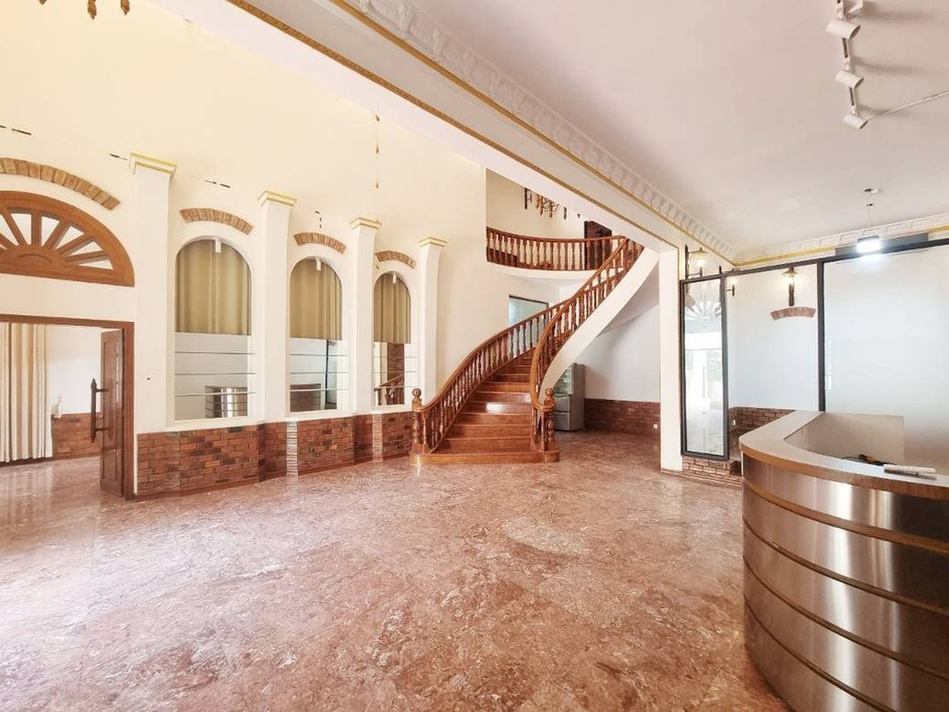 600 sqm Land Size Villa For Rent