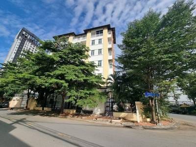 Bâtiment À vendre de 420 m² de terrain
