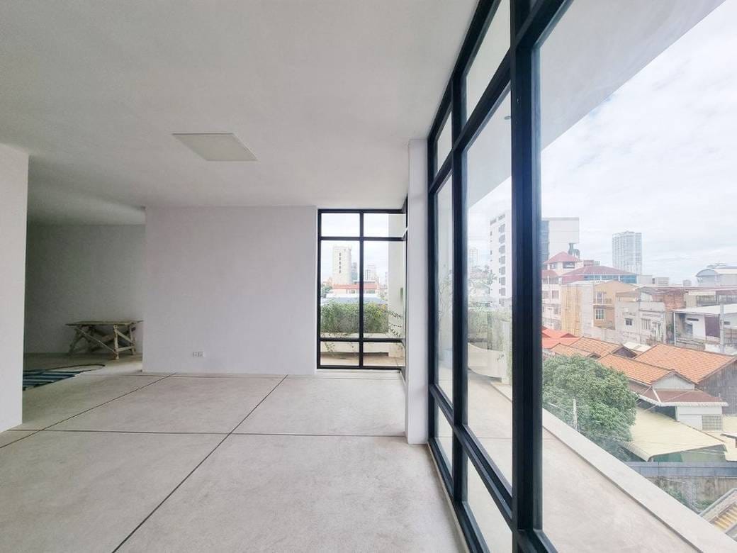 Budova For Sale & Rent with 2 Parking Space