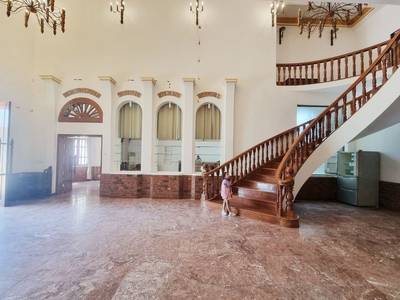 Villa For Rent with 5 Parking Space