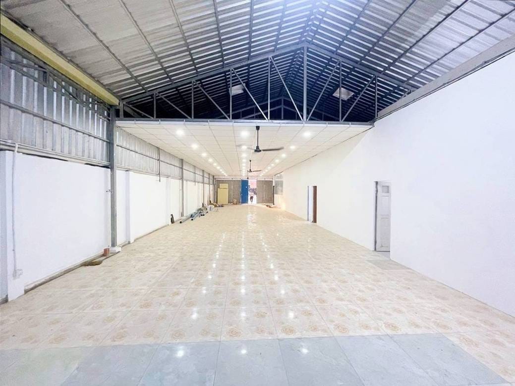 380 sqm Land Size Sklad K pronájmu for $1,500