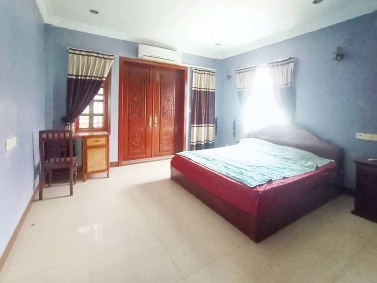 192平方米土地面积的CommercialShophouse出租，价格$3,500