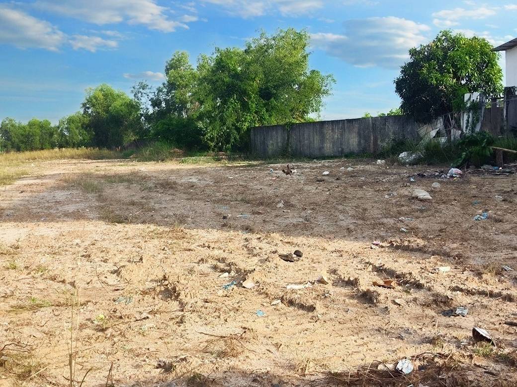 Lot À vendre de 32,000 m² de terrain pour $1