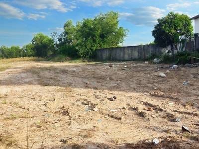 Lot À vendre de 32,000 m² de terrain pour $1