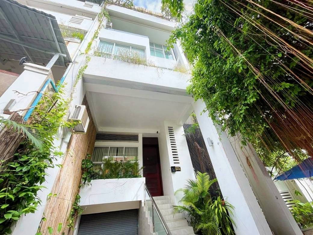 $2,500 Flat House