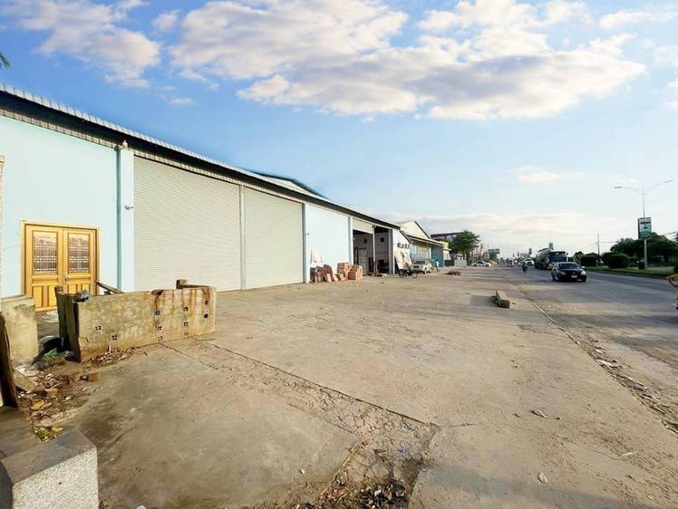 1,800 sqm Land Size Sklad K pronájmu
