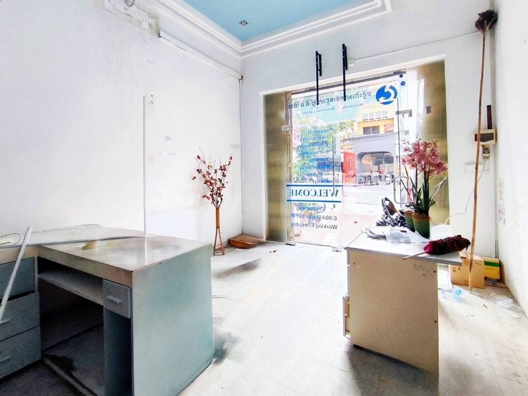 BKK 1 CommercialShophouse Na prodej in BKK 1