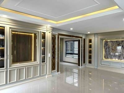 주차 공간 3면이 있는 별장 For Sale & Rent