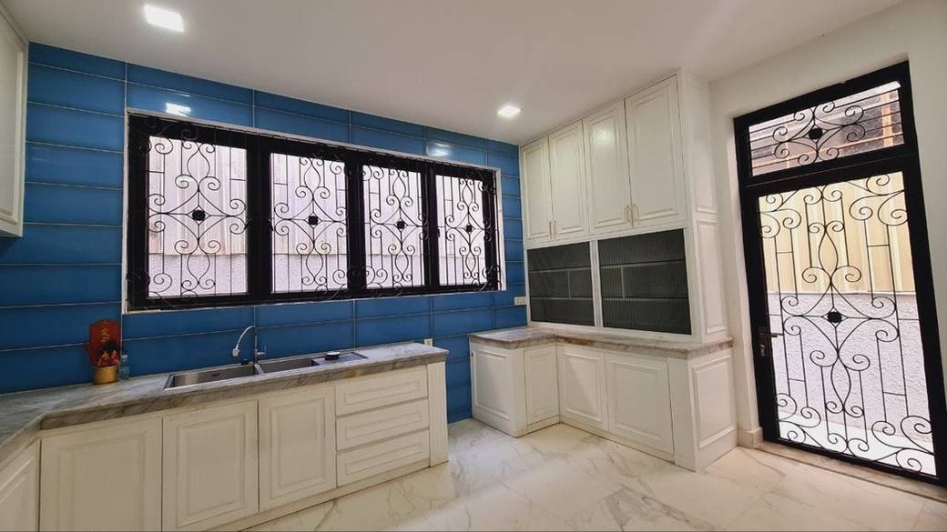 វីឡា សំរាប់លក់ នៅChamkarmon តម្លៃ $1,800,000