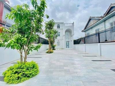1,060 sqm Land Size Villa For Sale & Rent