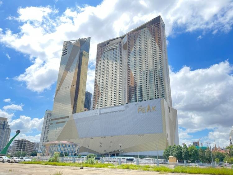 Very Urgent!!! The Peak 3 Bedrooms Condo for Sale Under Market Price