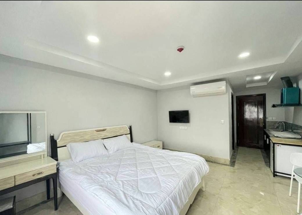 595 sqm Land Size Building For Rent