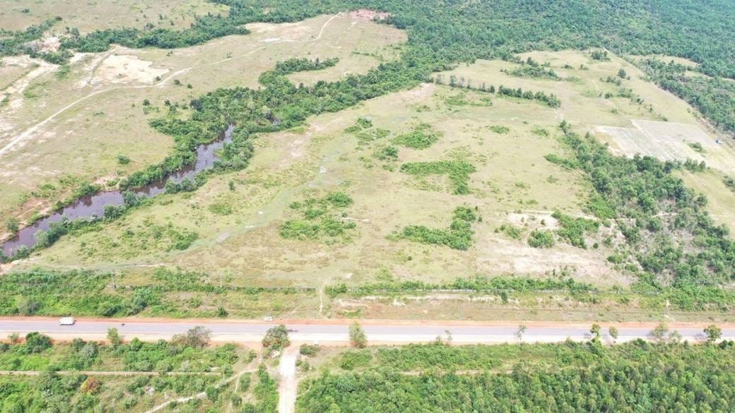 Relief À vendre de 100,933 m² de terrain