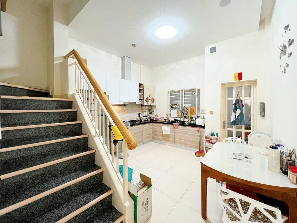 Chbar Ampovの店舗付住宅売り物件 $210,000