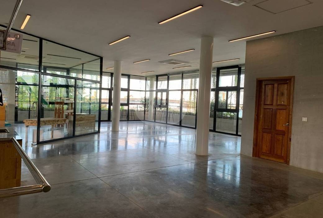 Bureaux À louer de 51 m² de terrain
