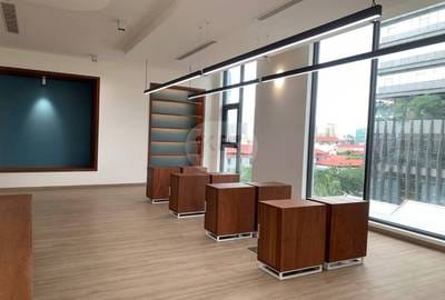 114 sqm Land Size Kanceláře K pronájmu