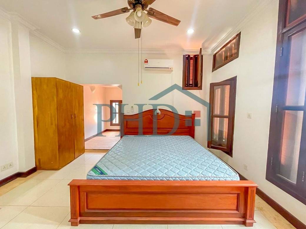 $650,000 Vila