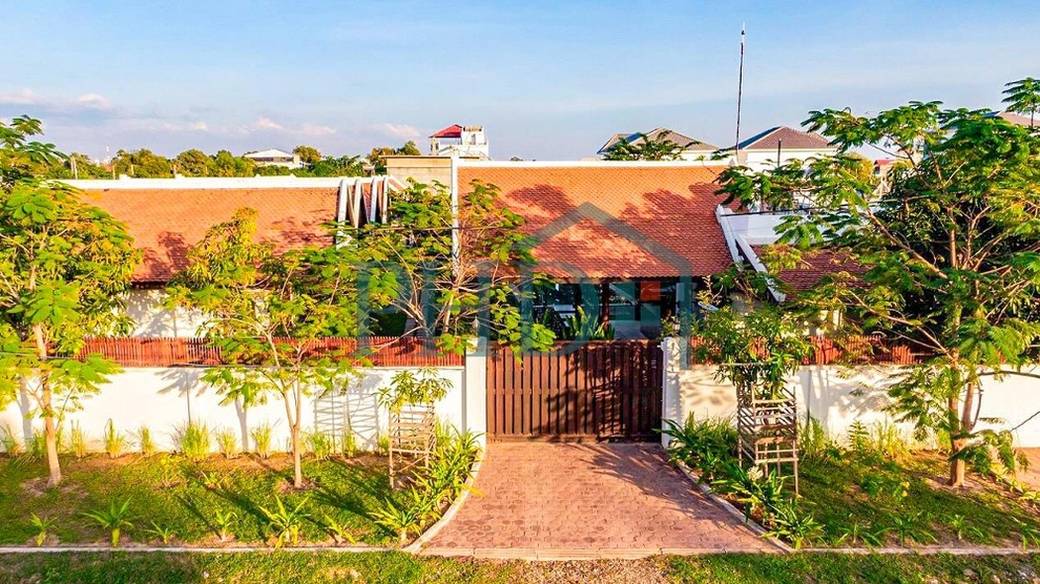 1,289.86 sqm Land Size Hotel Na prodej
