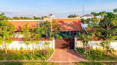 1,289.86 sqm Land Size Hotel Na prodej