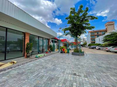 CommercialShophouse K pronájmu with 1 Parking Space