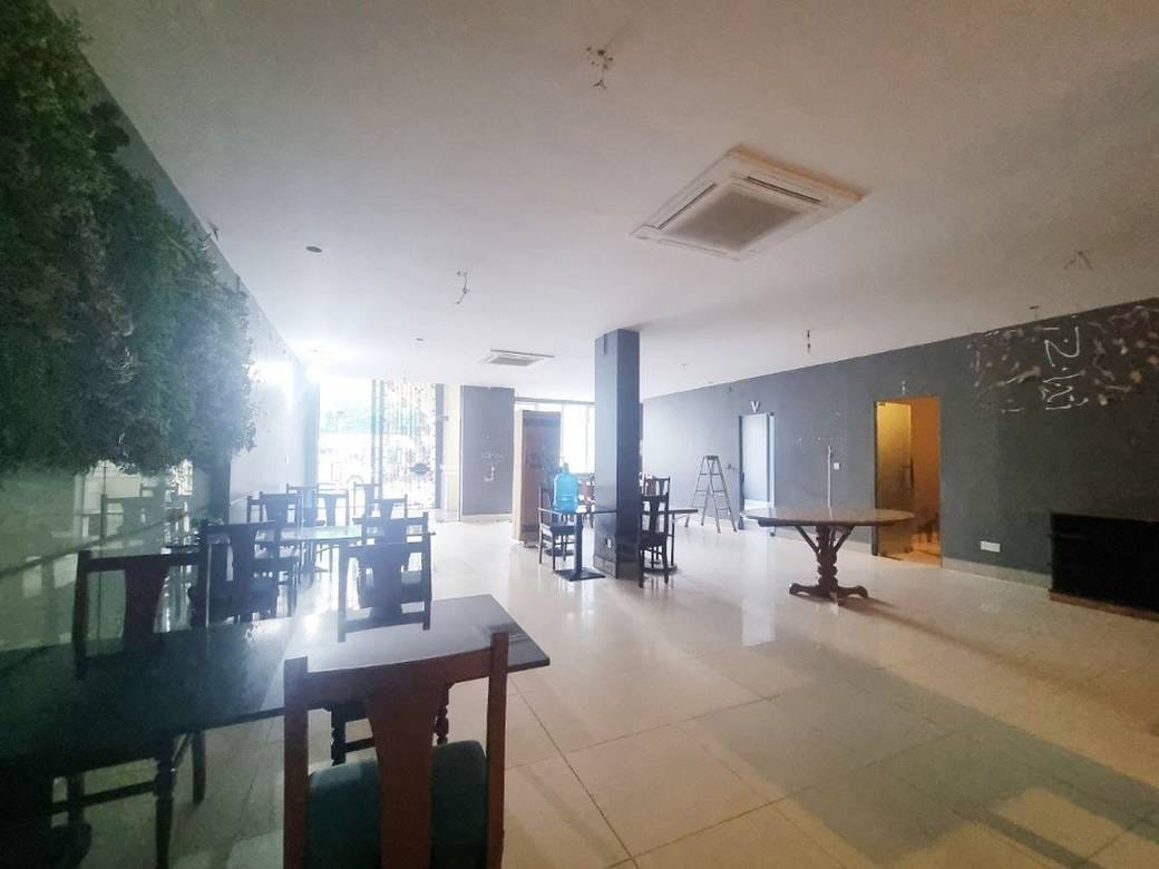 Restaurant For Rent with 5 Parking Space
