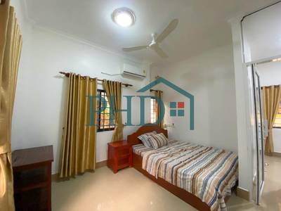 带1个停车位的House and lot出租