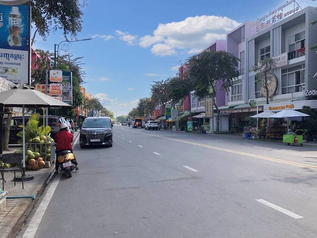 115 sqm Land Size Shophouse For Rent