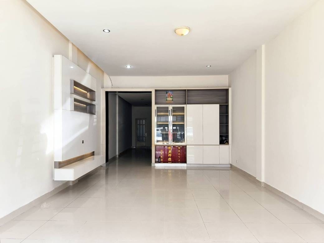 Nirouth Shophouse For Rent in Nirouth